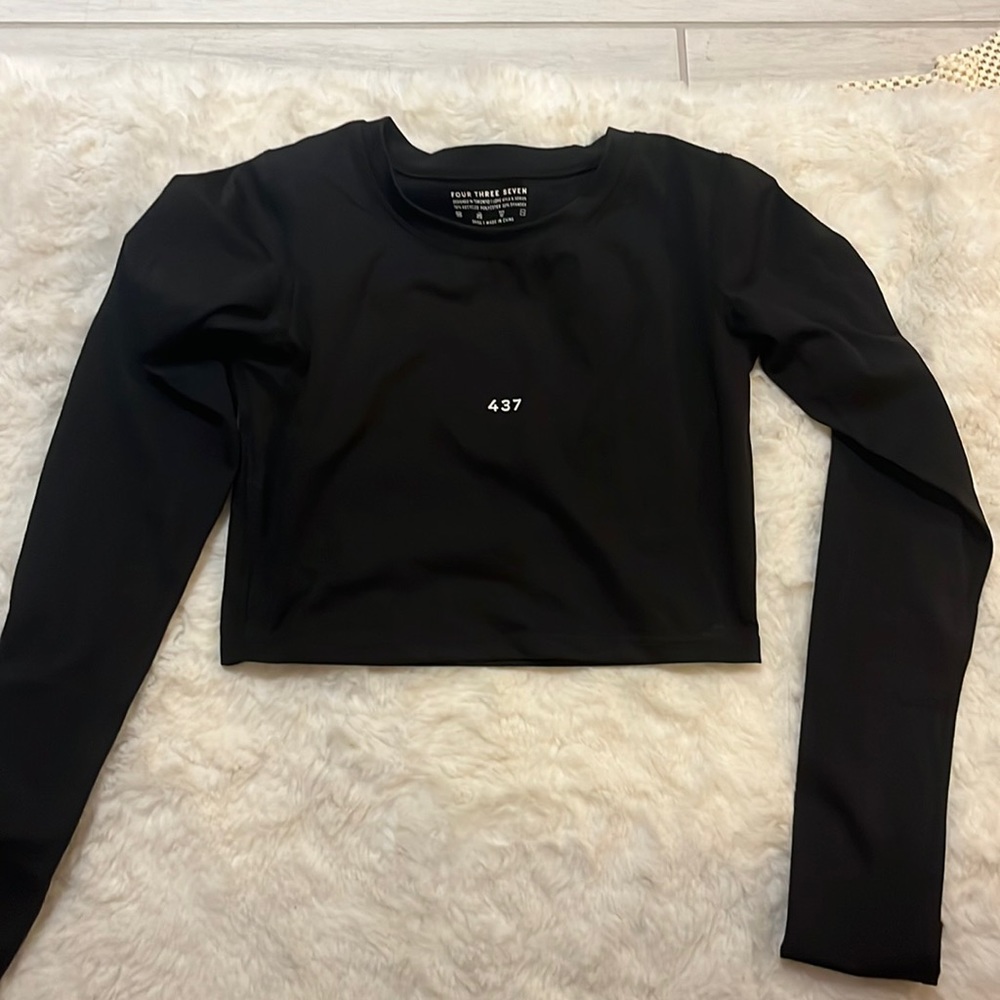 437 Cropped Long Sleeve